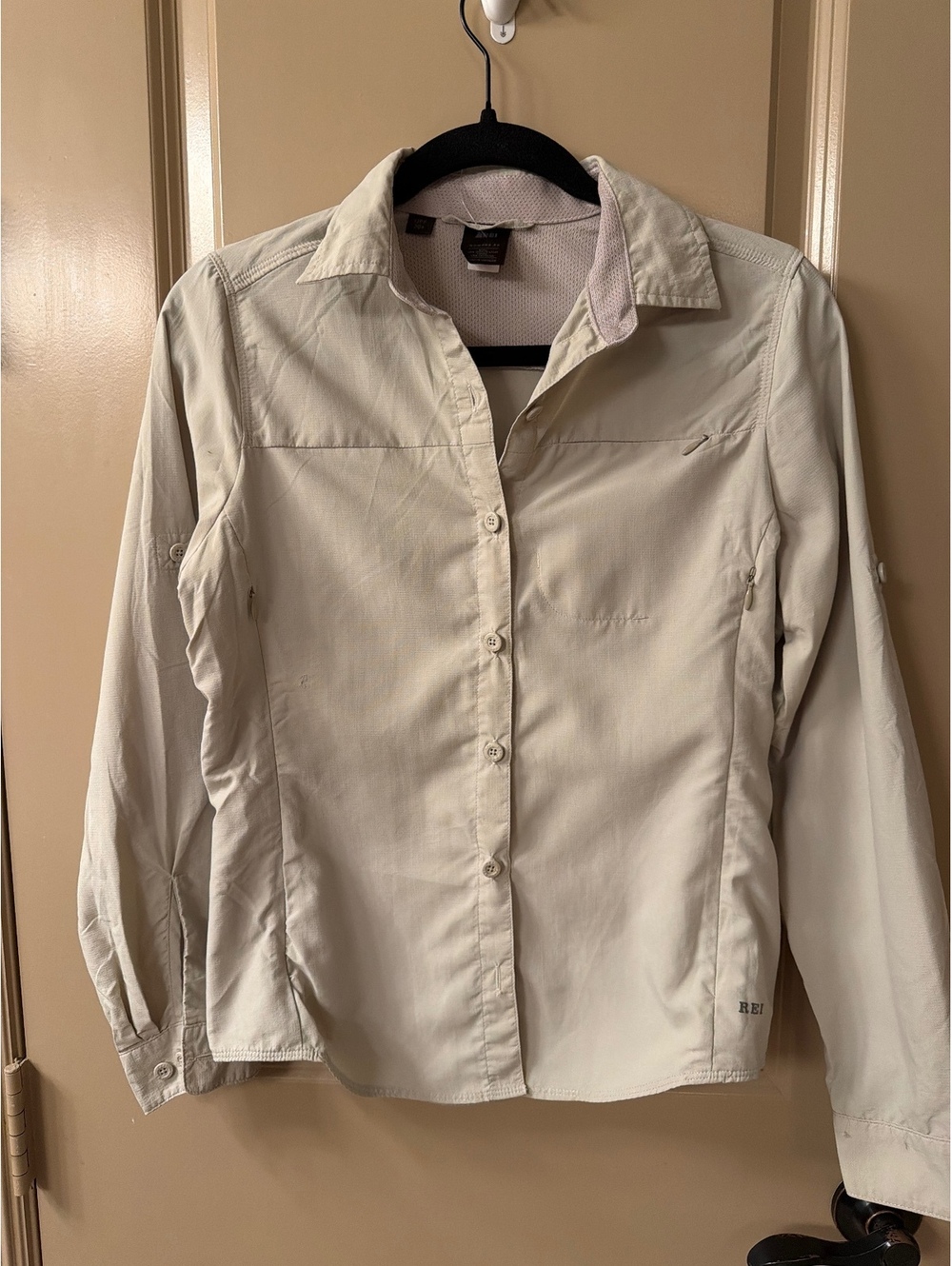 REI Women's Beige Long Sleeve Outdoor Button-Up Shirt Size Small SPF 30+